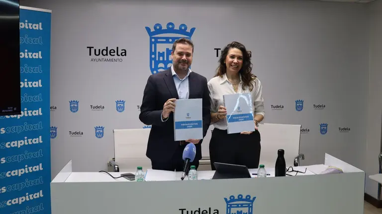 El alcalde de Tudela, Alejandro Toquero, y la concejala de Hacienda, Reyes Carmona, presentan el proyecto de Presupuestos municipales de 2026.
- AYUNTAMIENTO DE TUDELA