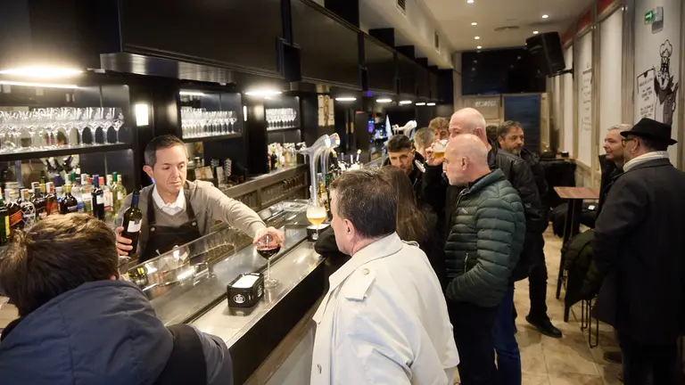 Bar Restaurante El Gato Bigotón, en la calle Olite 4 de Pamplona. IÑIGO ALZUGARAY