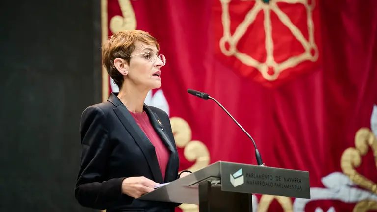 La presidenta de Navarra, Mar&iacute;a Chivite, y el presidente del Parlamento foral, Unai Hualde, participan en un acto conmemorativo del XXV aniversario de la creaci&oacute;n del Consejo de Navarra con la presencia de la presidenta del Consejo de Estado, Carmen Calvo, y la presidenta del Consejo de Navarra, Ana Clara Villanueva. PABLO LASAOSA