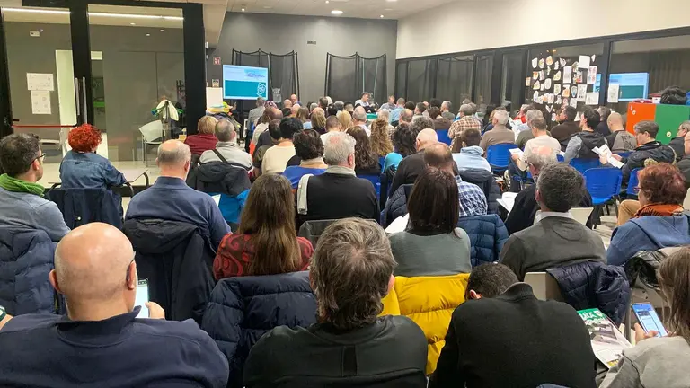 Los socios compromisarios de Oberena llenaron la ludoteca en la Asamblea ordinaria del club. Navarra.com