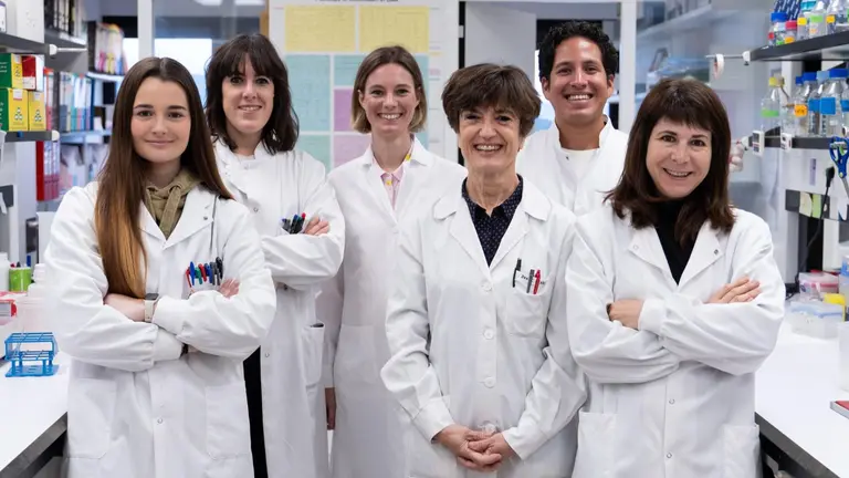 Carla Rojo, Mar&iacute;a Elizalde, Mar&iacute;a Arechederra, Carmen Berasain, Aaron Otero y Mar&iacute;a Azcona, del grupo de investigaci&oacute;n del Cima Universidad de Navarra que ha realizado el estudio. UNIVERSIDAD DE NAVARRA