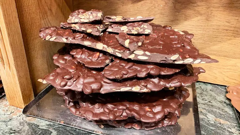 Torta de chocolate con avellanas de la pasteler&iacute;a Malkorra de Elizondo. Navarra.com