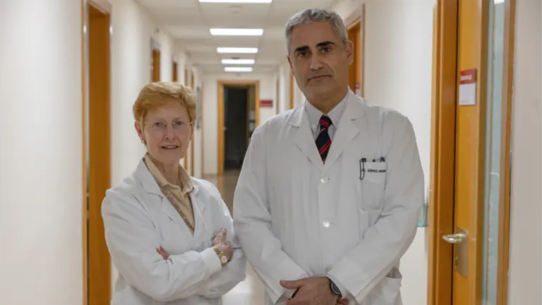 La Dra. Gema Fr&uuml;hbeck codirectora del &Aacute;rea de Obesidad de la Cl&iacute;nica junto al Dr. Javier G&oacute;mez Ambrosi, investigador del Laboratorio de Investigaci&oacute;n Metab&oacute;lica.