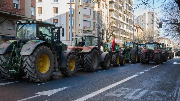 Tractorada en Pamplona contra las pol&iacute;ticas europeas del sector primario y en rechazo al acuerdo de Mercosur. I&Ntilde;IGO ALZUGARAY