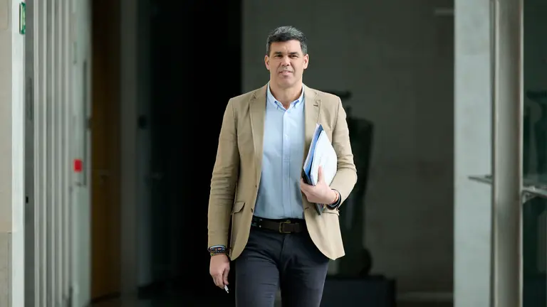 Javier Garc&iacute;a del PPN en su llegada a la Mesa y Junta de Portavoces del Parlamento. PABLO LASAOSA