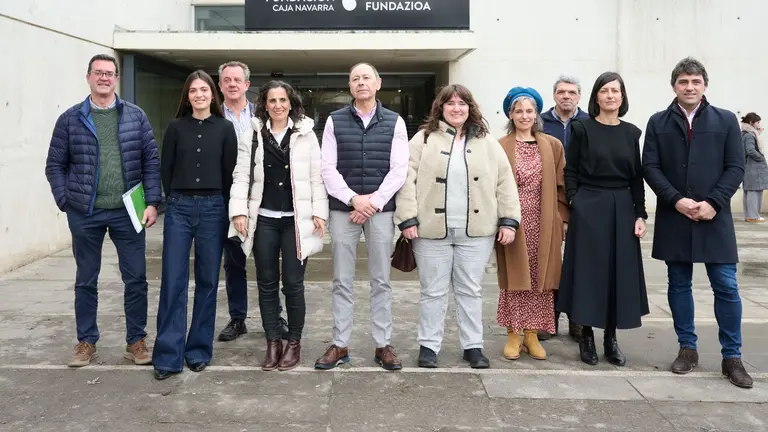 Fotograf&iacute;a de familia de la presentaci&oacute;n de los ocho proyectos rurales y culturales que apoyar&aacute; Fundaci&oacute;n Caja Navarra en 2026. CEDIDA