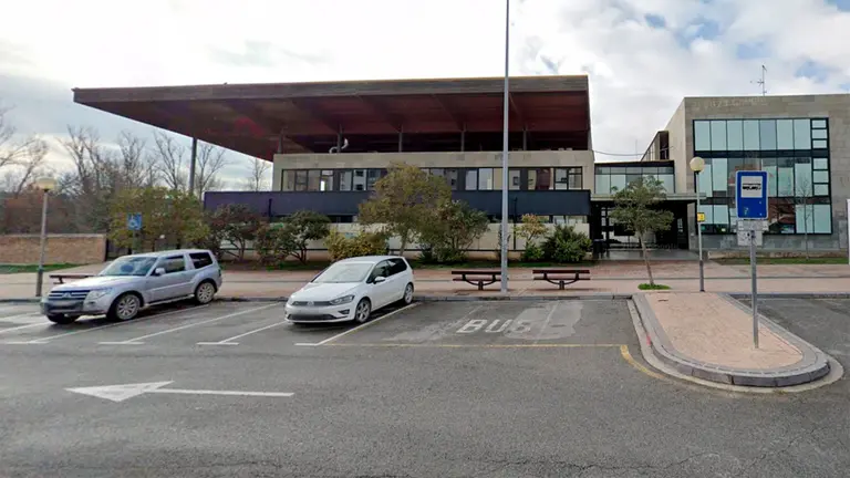 Fachada del colegio p&uacute;blico Virgen Blanca de Huarte. GOOGLE MAPS / ARCHIVO