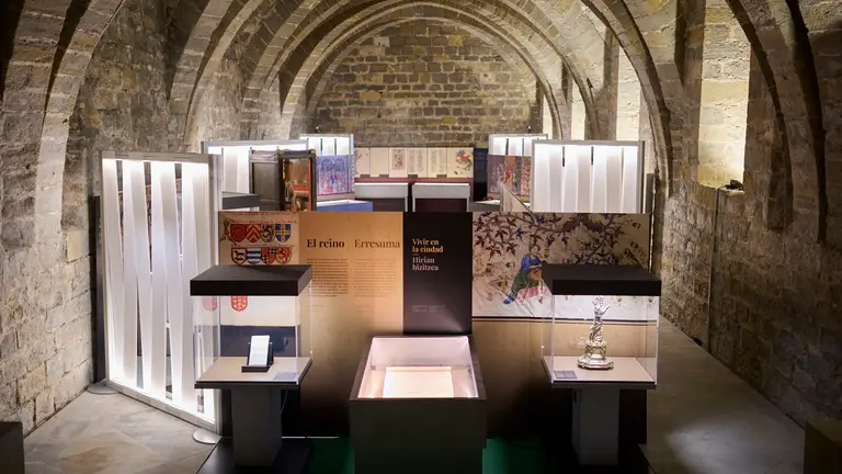 La Comisi&oacute;n de Cultura, Deporte y Turismo del Parlamento de Navarra visita el Archivo Real y General de Navarra para conocer la exposici&oacute;n conmemorativa 'Carlos III de Navarra, el rey del buen gobierno (1387-1425)'. PABLO LASAOSA