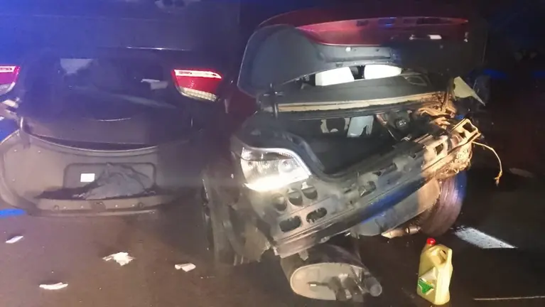 Estado en el que han quedado algunos de los vah&iacute;culos implicados en el accidente m&uacute;ltiple en Cordovilla. BOMBEROS DE NAVARRA