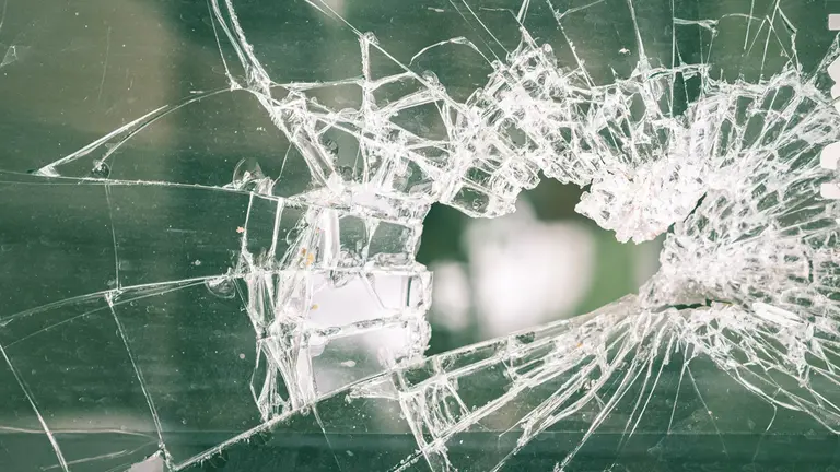 Un cristal roto. AYUNTAMIENTO DE PAMPLONA