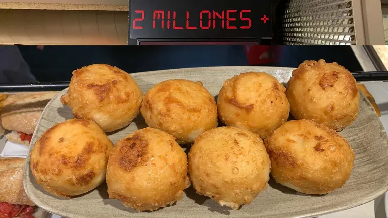 Una bandeja de fritos de huevo del Rio con el contador de los dos millones vendidos. Navarra.com