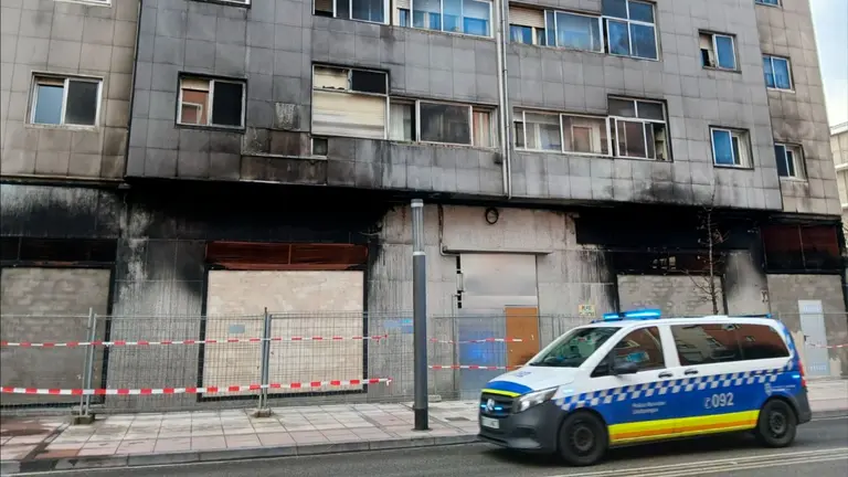 Estado de un bloque de vivendas tras el incendio en la avenida Marcelo Celayeta.
 AYUNTAMIENTO DE PAMPLONA