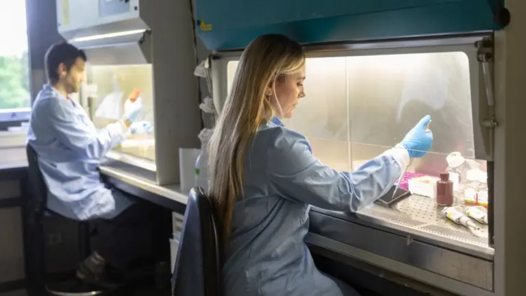 Una investigadora del CIMA. UNIVERSIDAD DE NAVARRA