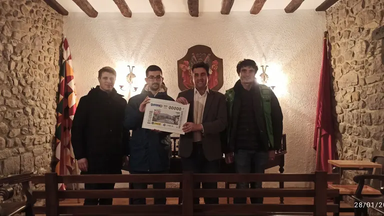 Foto de la entrega del cup&oacute;n. ONCE