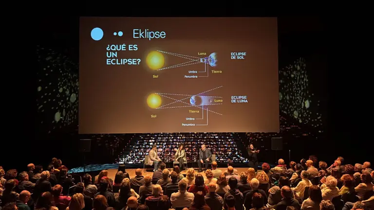 Imagen de jornada explicativa sobre los eclipses. PLANETARIO DE PAMPLONA