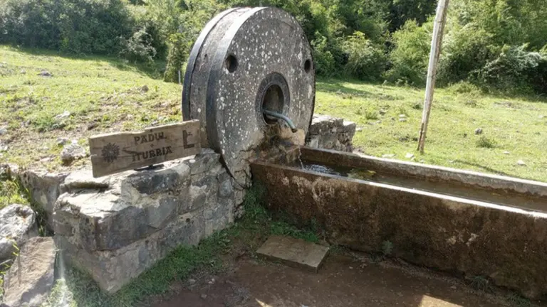Imagen de archivo de la fuente Padul. TURISMO DE NAVARRA