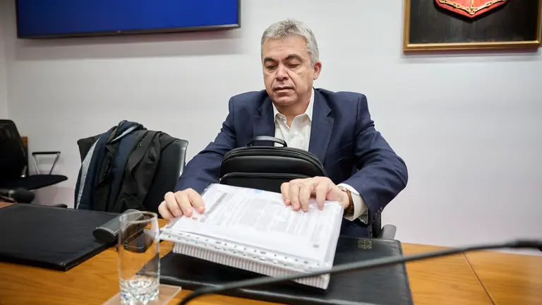 Santos Cerd&aacute;n declara ante la Comisi&oacute;n de Investigaci&oacute;n del Parlamento de Navarra por la adjudicaci&oacute;n de las obras de Velate. PABLO LASAOSA