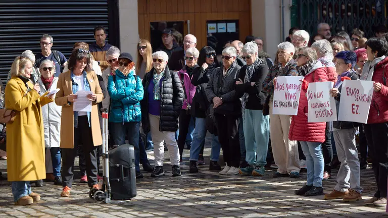 Concentraci&oacute;n en repulsa al asesinato machista de Tatiana Rodr&iacute;guez del pasado viernes en Sarriguren. I&Ntilde;IGO ALZUGARAY