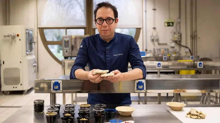 El chef David Y&aacute;rnoz, en el laboratorio de Tecnolog&iacute;a de los Alimentos. UPNA