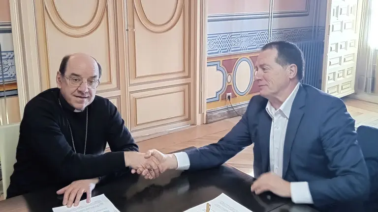 Foto convenio Caja Rural (1)