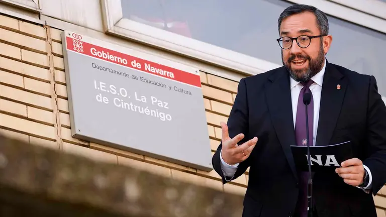 Javier Rem&iacute;rez, vicepresidente de Navarra, en una imagen sobre el Instituto de Cintru&eacute;nigo.