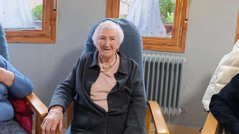 Marina Artaso Bazt&aacute;n en la residencia Virgen de Jerusal&eacute;n de Artajona. Facebook.