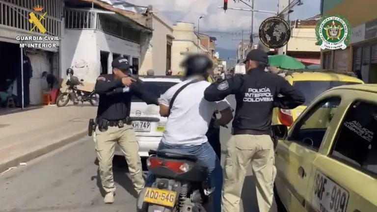 Captura del momento de la detenci&oacute;n. GUARDIA CIVIL