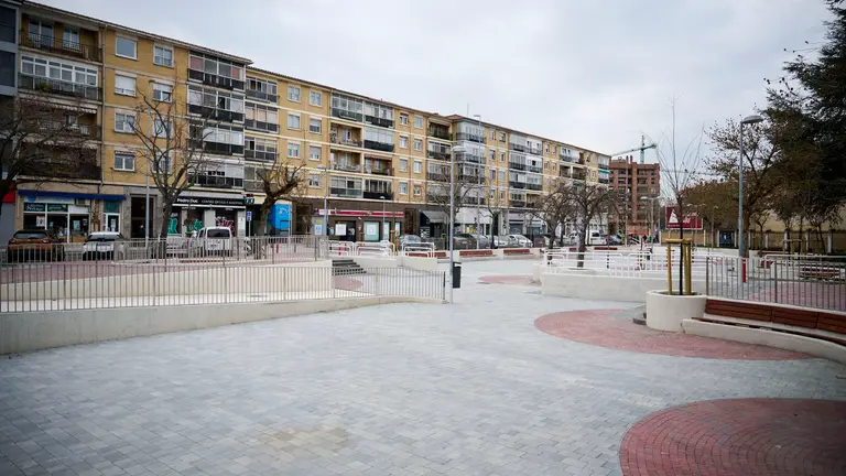 La Gerencia y la Comisi&oacute;n de Urbanismo del Ayuntamiento de Pamplona visitan las obras de reurbanizaci&oacute;n y renovaci&oacute;n de redes de varias calles del barrio de Txantrea. PABLO LASAOSA