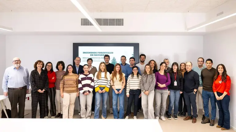 Alumnado, mentores y comit&eacute; de especialistas de la UPNA posan durante una de las sesiones.