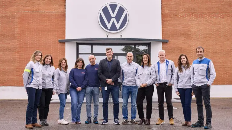 De izquierda a derecha, Laura D&iacute;az, Cristina Fern&aacute;ndez de Mendiola, Mar&iacute;a Jos&eacute; Labiano, Yolanda Cilleros, Carlos Zalduendo, Friso Strahmann, Alfredo Morales, Natalia Musso, Miguel Urdiain, Paula Cajaraville y Luis Arnaiz. VOLKSWAGEN NAVARRA