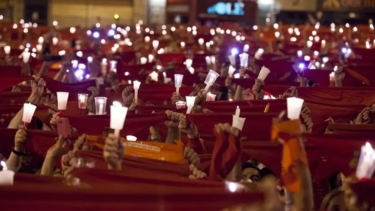 Pobre de m&iacute;. Sanfermines, San Ferm&iacute;n, despedida, velas, fiesta. JES&Uacute;S GARZAR&Oacute;N 4