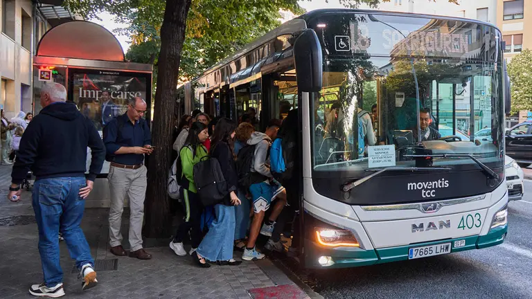Nueva jornada de la huelga de villavesas en Pamplona. IÑIGO ALZUGARAY