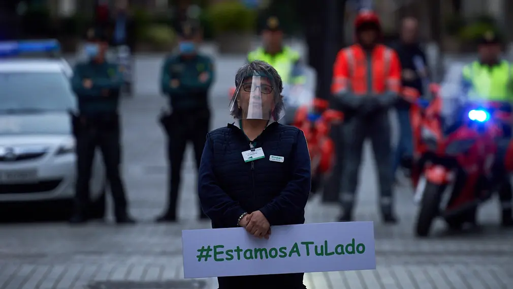 VÍDEO - El emocionante y mutuo aplauso de los trabajadores de El Corte Inglés y las fuerzas de seguridad en Pamplona