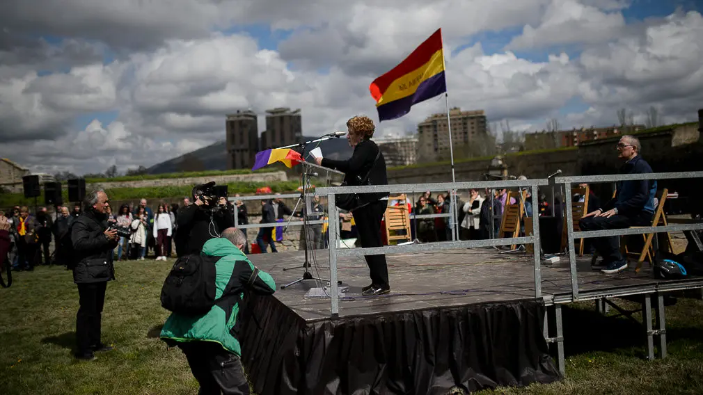 La bandera tricolor se alza en Pamplona: así ha sido el homenaje a los caídos en el golpe de Estado de 1936