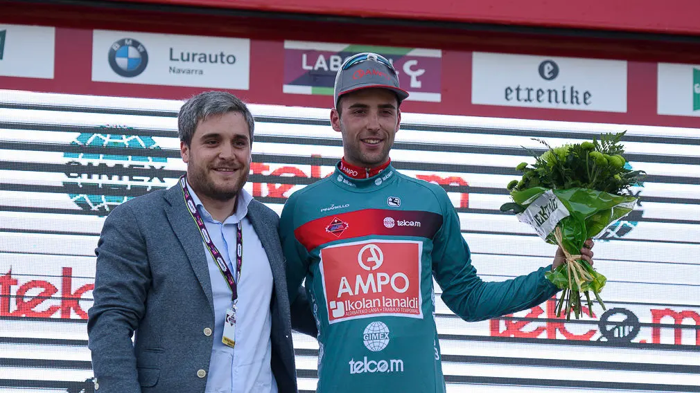 La espectacular llegada de la etapa de La Vuelta a Navarra en el Museo Oteiza en Alzuza