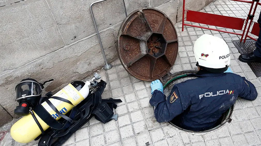 ¿Te atreverías a trabajar aquí? Esta es 'la oficina' de los agentes que vigilan las alcantarillas de Pamplona