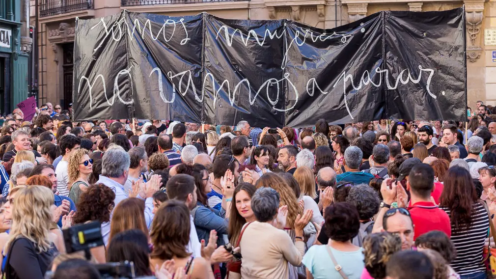 En fotos: miles de personas se unen en Pamplona para rechazar la libertad provisional de 'La Manada'