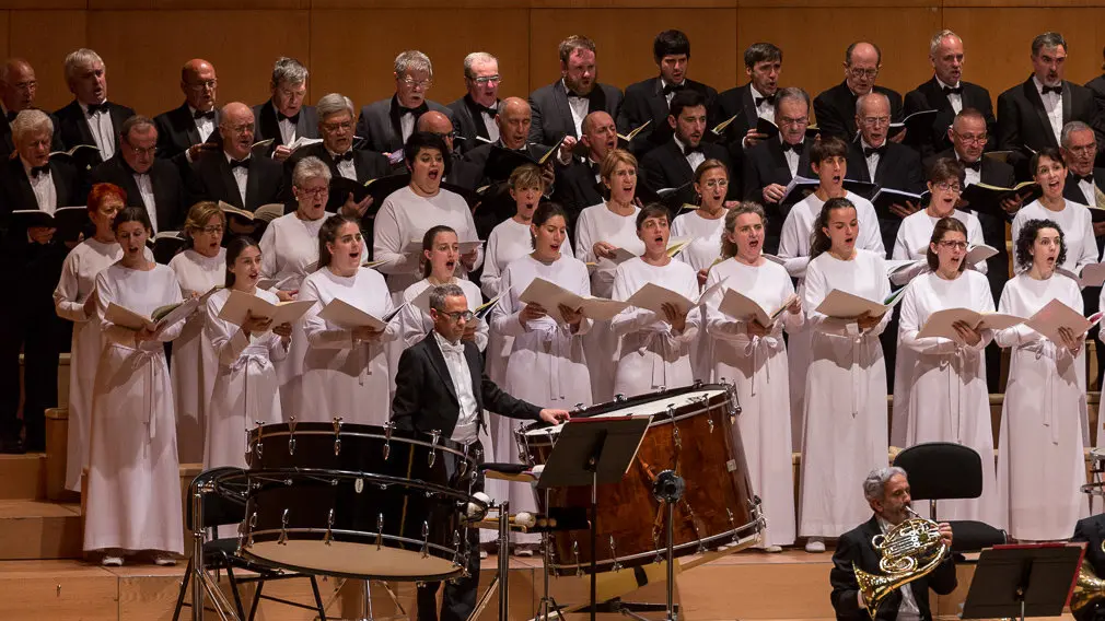 El Orfeón Donostiarra y la Orquesta de Euskadi cierran su temporada en Baluarte: las imágenes de la cita musical