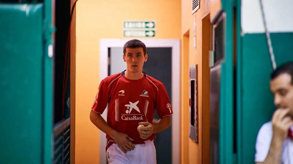 Fiesta en la grada: ambientazo en el Labrit para seguir la victoria de Ezkurdia y Rezusta en el torneo de parejas de San Fermín