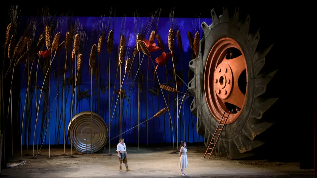 L’elisir d’amore de Donizetti seduce en Baluarte: las imágenes de la ópera bufa en Pamplona