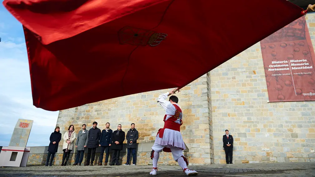 Un homenaje al reino: el antiguo palacio de los Reyes de Navarra acoge la celebración del 3 de diciembre