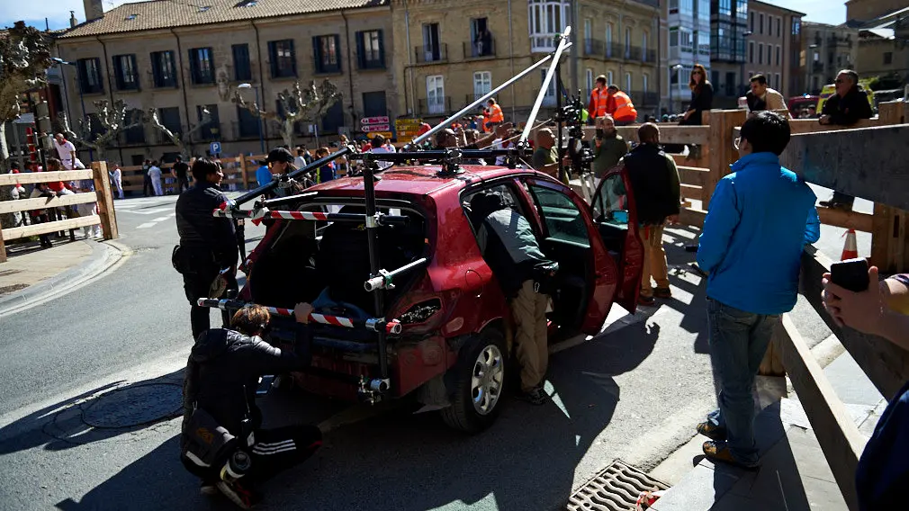 Detrás de las cámaras: así es una jornada frenética de grabación de cine en Tafalla entre toros y cámaras