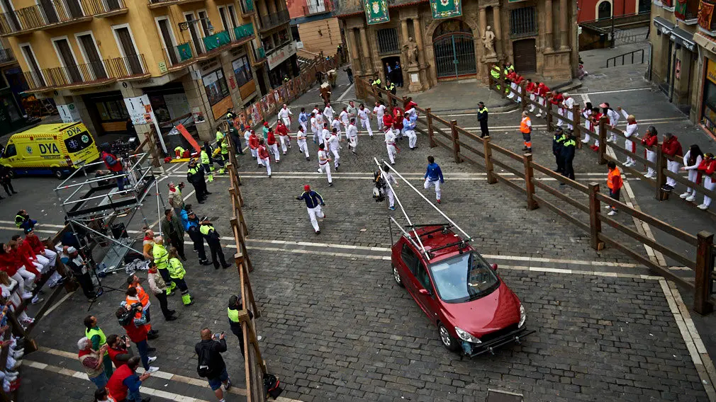 Los toros vuelven a las calles de Pamplona: así ha sido el rodaje de la segunda parte de 'Line Walker'