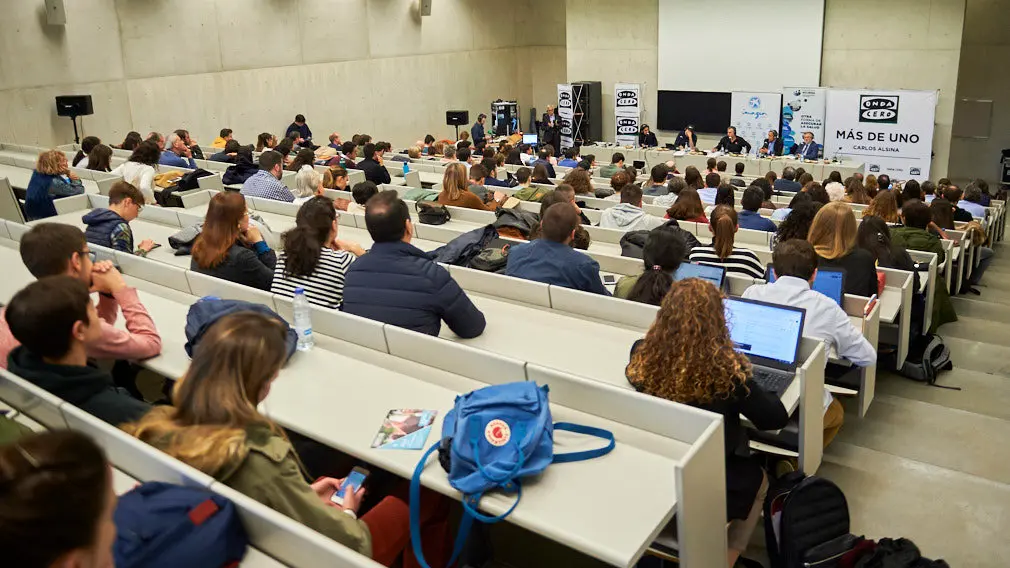 Buenos días desde Pamplona: Alsina emite 'Más de uno' desde la Facultad de Comunicación de la Universidad de Navarra