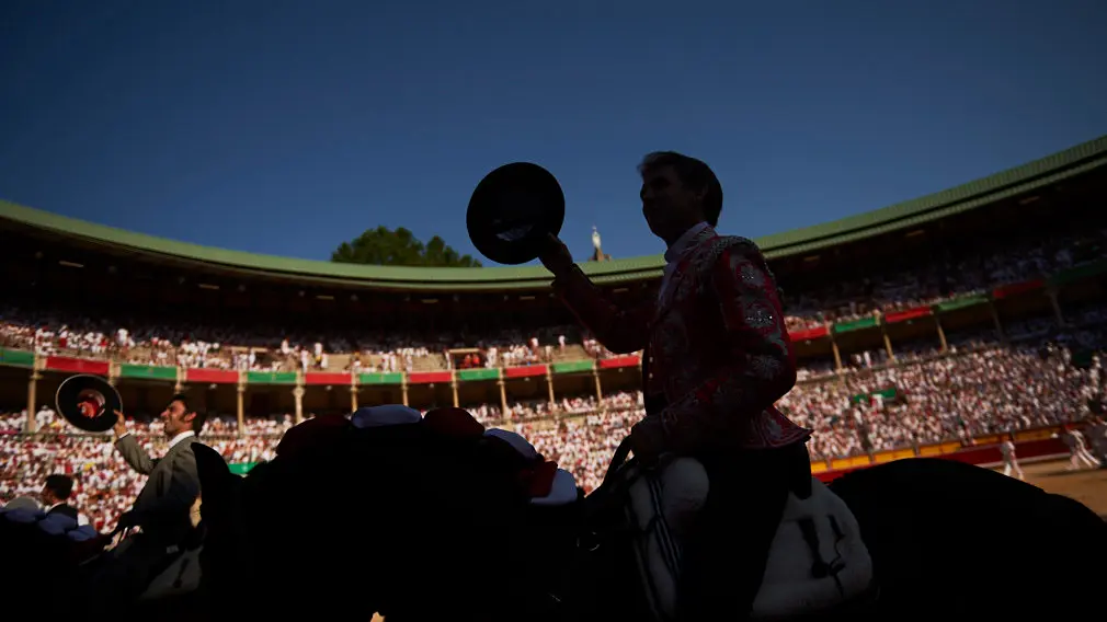 Caballos, toros y matadores ofrecen un gran espectáculo en la tarde de rejones de los Sanfermines