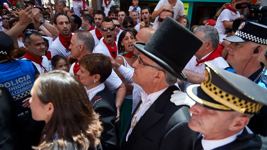 La crispación con la que los abertzales 'amenizan' los Sanfermines en la calle Curia