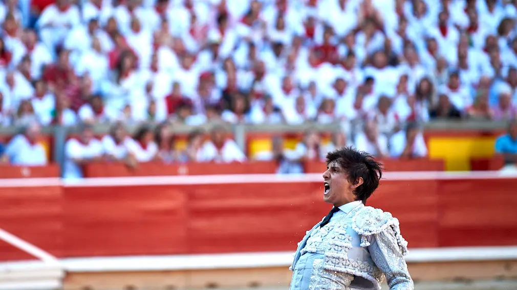 Cuando las fuerzas flaquean: deslucida corrida de los toros de Jandilla en la primera aparición de Roca Rey