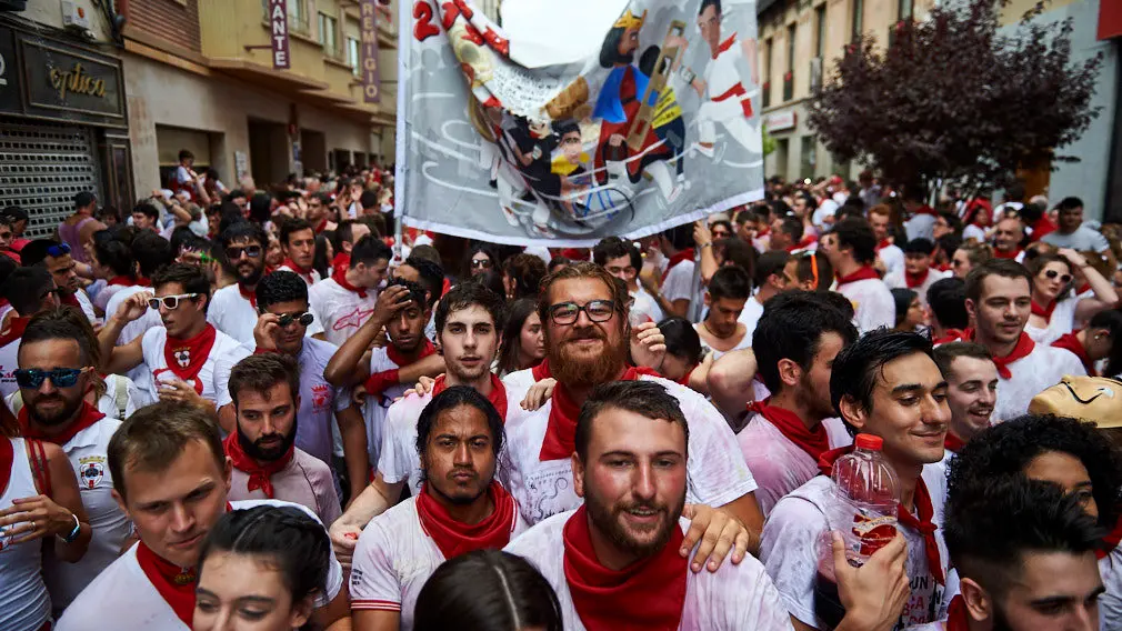 Las peñas ponen la banda sonora al inicio de las fiestas de Tudela