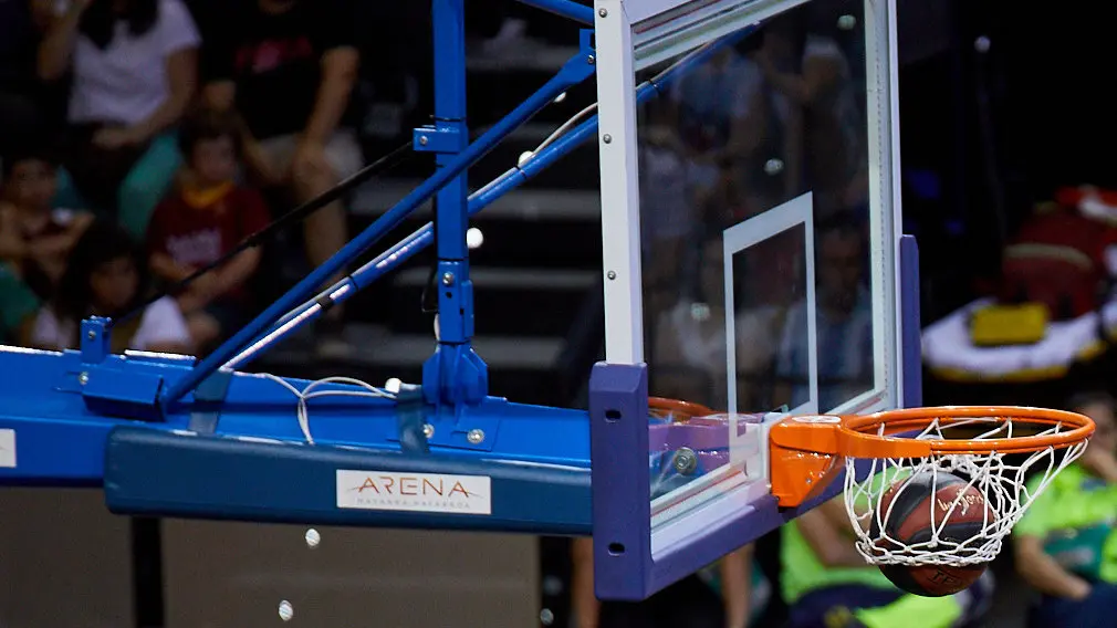 Las espectaculares imágenes del amistoso entre Baskonia y Tenerife en el Navarra Arena