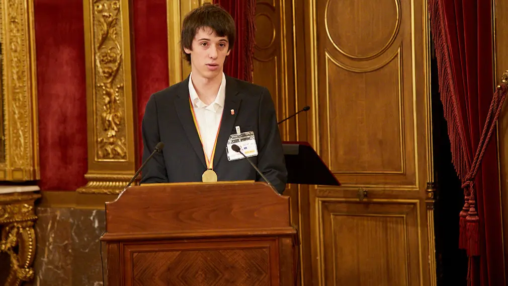 Gimeno entrega los diplomas al alumnado que ha participado en las olimpiadas de Formación Profesional Gimeno entrega los diplomas al alumnado que ha participado en las olimpiadas de Formación Profesional